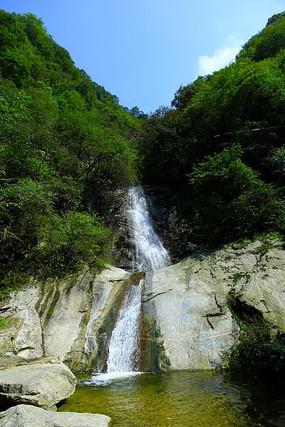 河北遵化：设施大棚樱桃冬管忙